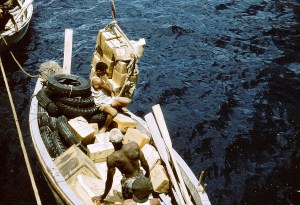 015 - Saba-1956-58 - Antillia - Unloading the cargo-01