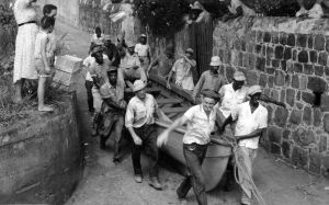029 - Saba-1956-58 - Bringing up the boat-03