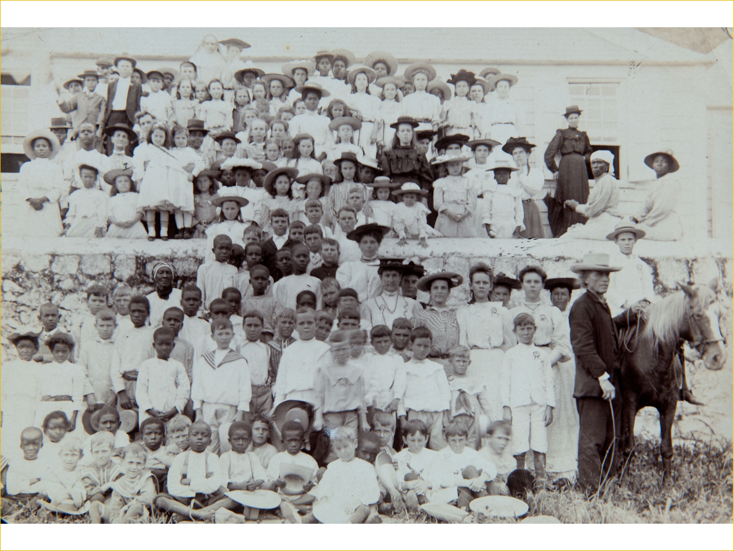 1890-1910 Schoolphoto - Tropenmuseum - Pater Laurentius Mulder