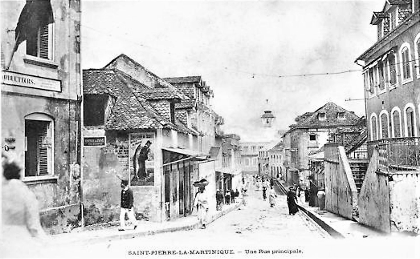 794_001_ak-saint-pierre-la-martinique-une-rue-principale.jpg